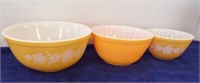 NEST OF PYREX BOWLS