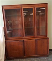 60'S ERA LIGHTED WALNUT CHINA CABINET....