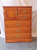 YOUNG & HINKLE OAK CHEST OF DRAWERS WITH