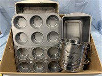 BOX OF MIX BAKING PANS / MUFFINS / BREAD