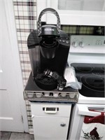 Keurig coffee machine with coffee tray.