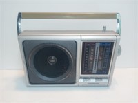 Vintage Soundesign Radio Model 2444