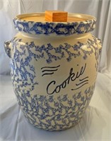 Robinson Ransbottom spongeware cookie jar with