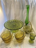 Lot of various green glass