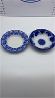 2 blue and white bowls