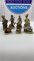 7 figurines