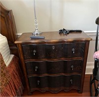 Large Nightstand / Small Chest