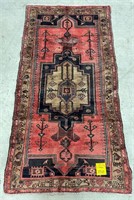 ZANJAN HAND KNOTTED WOOL ACCENT RUG, 6'8" X 3'4"