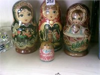 4 Russian Nesting Dolls