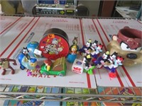 ASSORTED LOONEY TUNES COLLECTIBLES