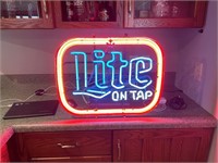 Lite On tap neon sign