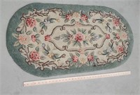 Floral hook rug - oval * needs cleaning it's been