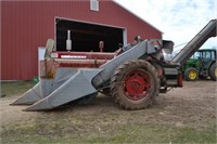 Farmal 560 w/New Idea Corn Picker