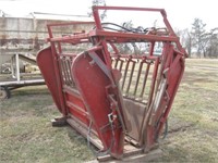 Bowman Hydraulic Squeeze Chute w/Neck Extensions,
