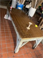 Portable cutting table