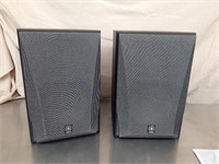 2 Yamaha speakers