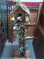 Birdhouse on log with base