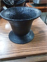 Cast iron pot / vase