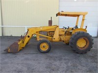 JD 401 B Tractor w/Bucket