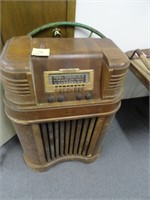 Vintage Philco Console Tube Radio