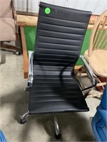 ANOTHER NICE ROLLING OFFICE CHAIR