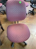 BURGANDY ROLLING OFFICE CHAIR