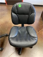 NICE LEATHER OFFICE CHAIR - ROLLING