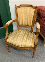Victorian arm chair, fauteuil victorien 23 x 34"