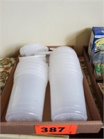 FLAT OF PLASTIC STORAGE CONTAINERS W/ LIDS