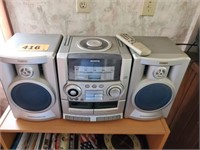 AIWA BOOKSHELF STEREO SYSTEM W/ REMOTE