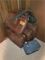 LOT OF BROWN LUGGAGE- TRAVEL BAG