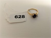 14kt gold ring with amethyst and 2 dIamonds