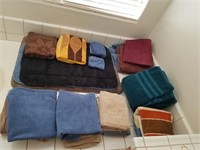 Large Lot Of Bath Towels And Floor Mats