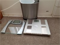 2 Digital Weight Scales & 2 Small Trash Cans