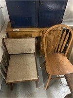 4 drawer wood desk & 2 chairs