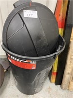 32 gallon garbage can with lid