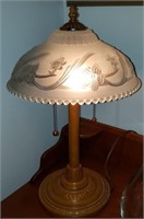 Decorative pull chain lamp w frosted shade