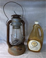 Dietz vintage kerosene lamp