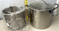 Stainless pot with strainer insert