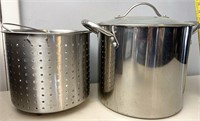 Stainless pot with insert