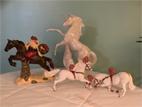4 - horse statues