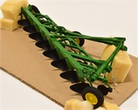 1/16 Precision Eng. John Deere 8 Bottom Plow