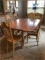 Dining room set with 6 rolling chairs