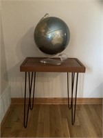 Globe and accent table