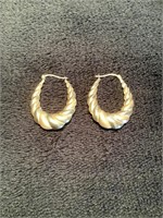 10 kt gold hoop earrings