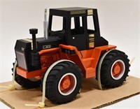 1/16 Precision Eng. Case 1470 Demonstrator Tractor
