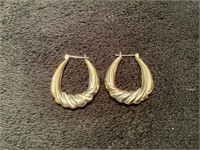 14 kt gold hoop earrings