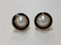 14k yellow gold Pearl and Black Enameled