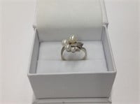 14k white gold Pearl Ring features 4 graduating