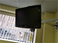 Samsung 22" flatscreen tv with wall mount